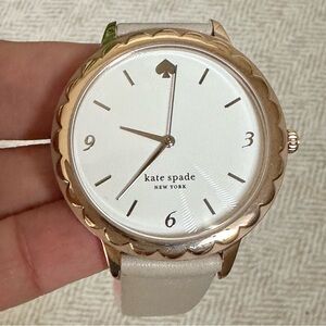 Kate Spade New York watch w gold tone finish. Adjustable leather band tan/pink